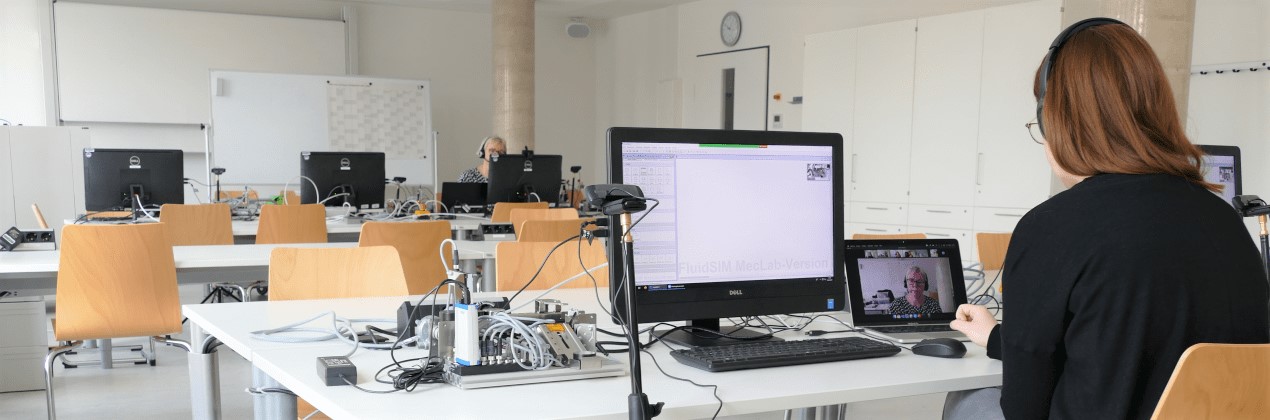 Aufbau der Stationen mit PC und Kameras